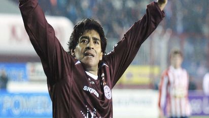 La noche que Diego Maradona jugó para Talleres de Remedios de Escalada y  saldó una deuda - Zonales