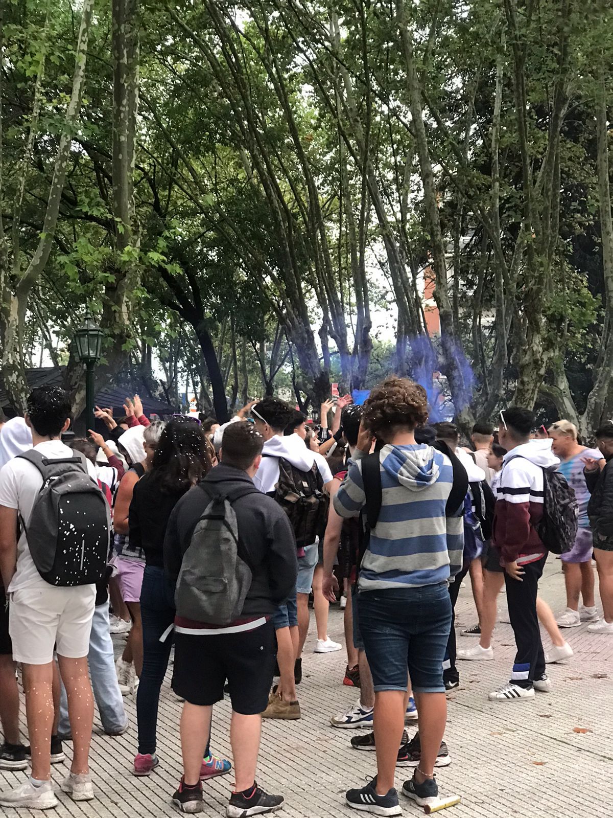 UPD en Monte Grande: alumnos celebran bajo la lluvia